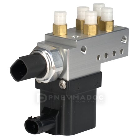 Блок клапанов пневмоподвески Mercedes E-Class W211